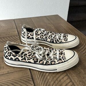 Converse low top women’s chuck taylor 9.5 leopard print